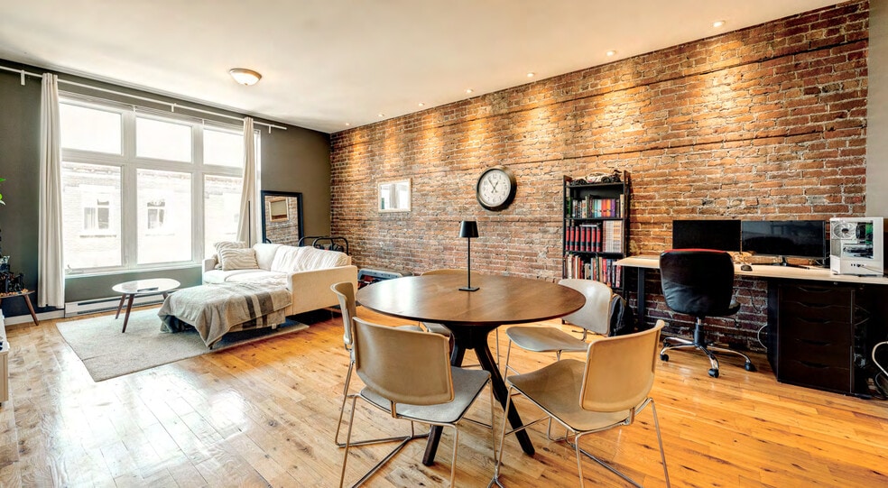 More Photos Of 2470-2472 Rue Notre-Dame O, Montréal Storefront Retail Residential For Lease