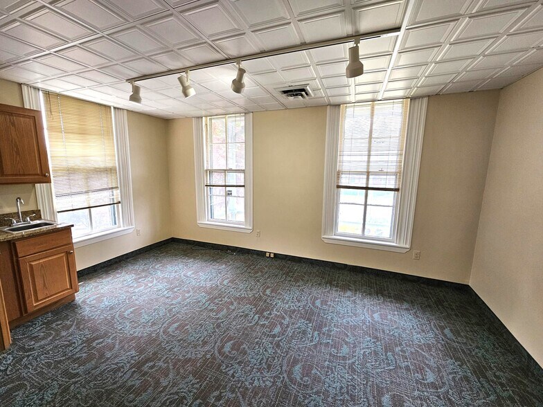 More Photos Of 4 Main St, Flemington Office For Lease