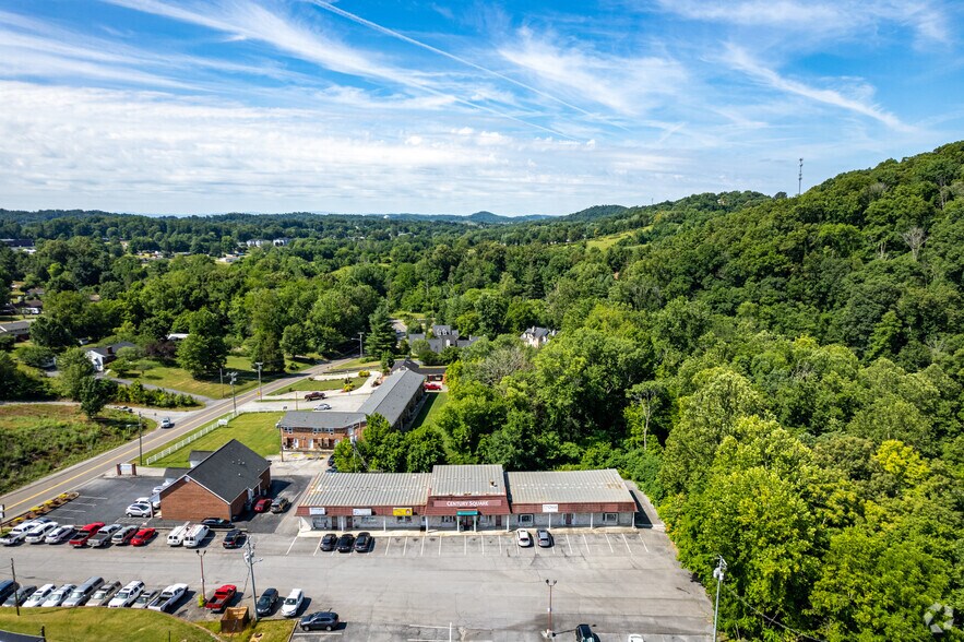 More Photos Of 4020-4036 Fort Henry Dr, Kingsport General Retail For Lease
