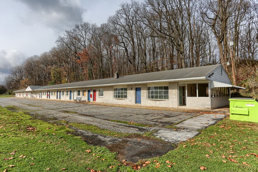 More Photos Of 4221 Stiegel Pike, Newmanstown Hotel For Sale