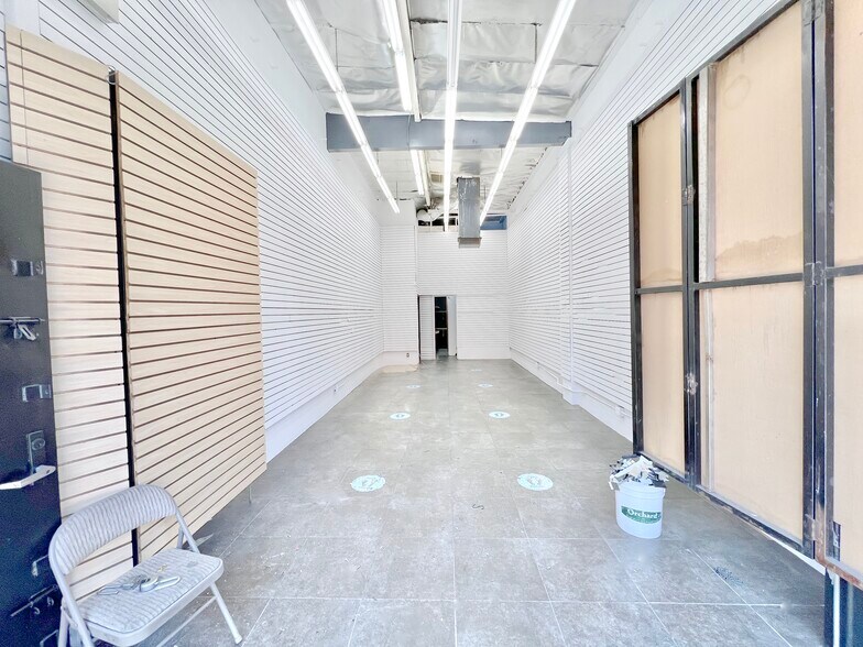 More Photos Of 301-329 E 12th St, Los Angeles Storefront For Lease