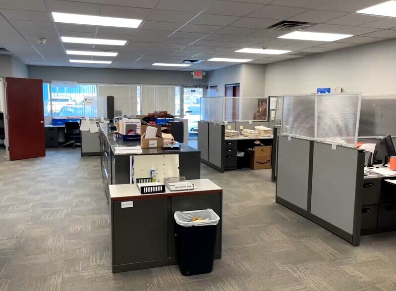 More Photos Of 300 Corporate Plz, Islandia Office For Lease