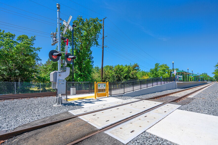 More Photos Of 220 Windsor River Rd, Windsor Apartments For Sale