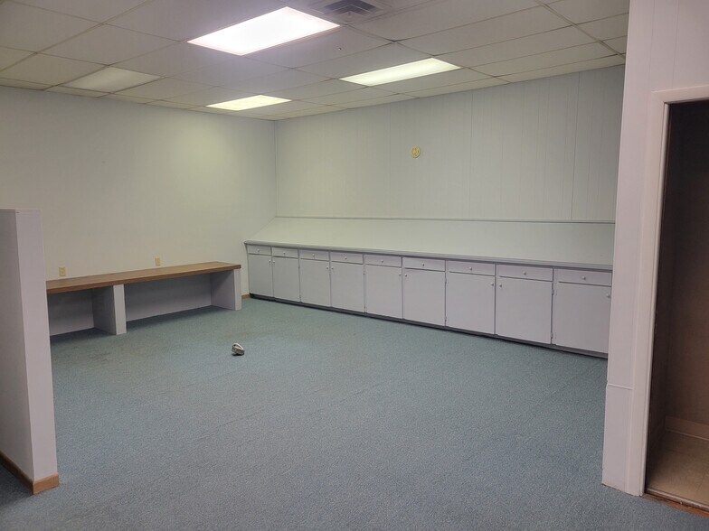 More Photos Of 248 W 2nd St, Chadron Warehouse For Sale