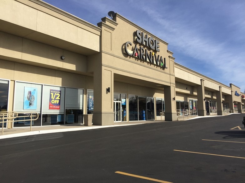 More Photos Of 2500 W 95th St, Evergreen Park Department Store For Lease