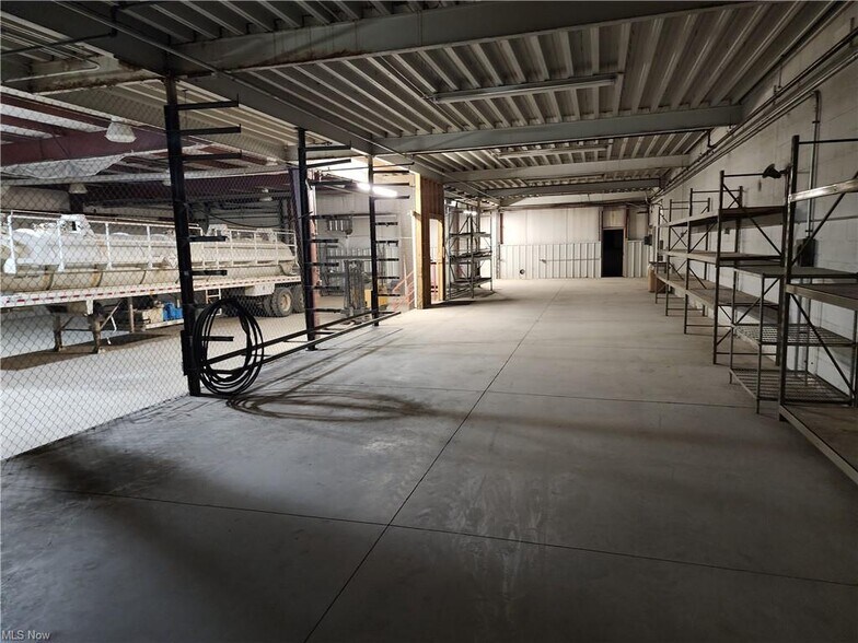 More Photos Of 2055 Greif Rd, Zanesville Warehouse For Lease