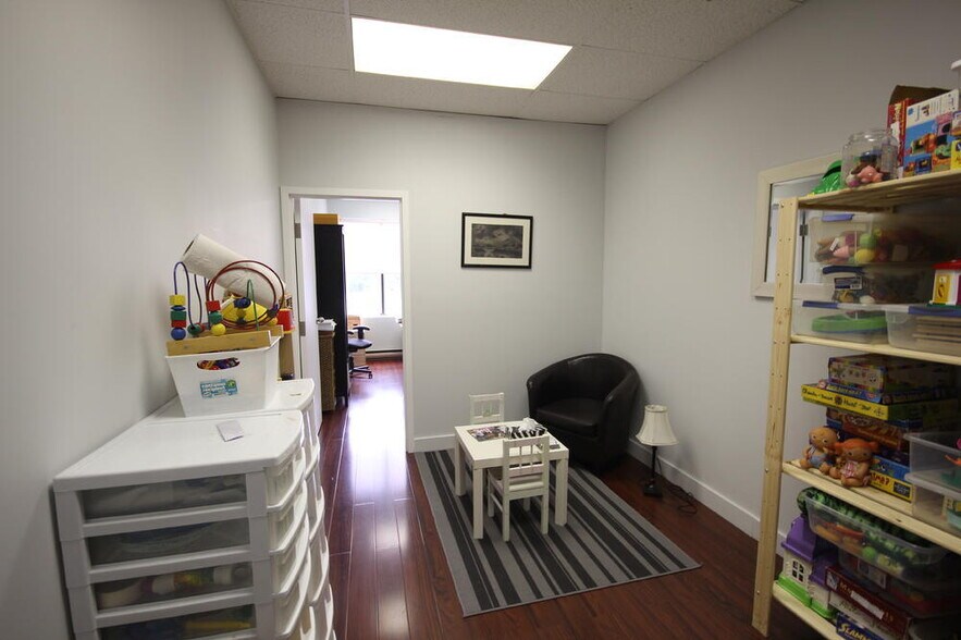 More Photos Of 6185 Boul Taschereau, Brossard Storefront Retail Office For Lease