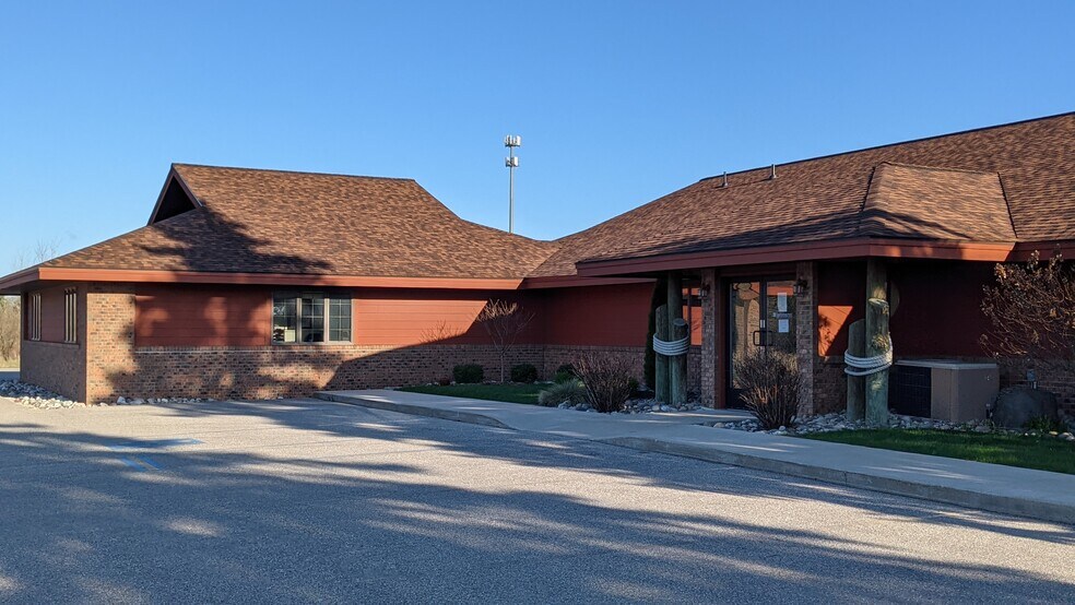More Photos Of 902 S Huron St, Cheboygan Office For Lease