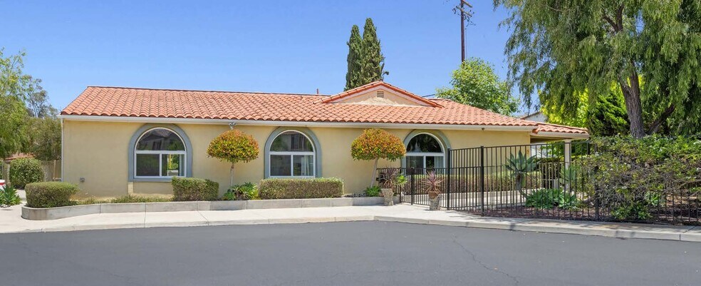 Primary Photo Of 867 Sycamore Ave, Vista Daycare Center For Lease