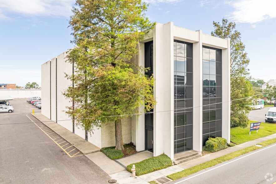 More Photos Of 3545 N I-10 Service Rd, Metairie Medical For Lease