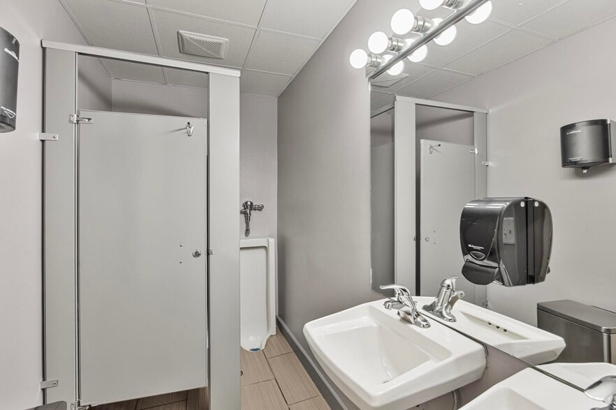 More Photos Of 1707 J St, Omaha Specialty For Sale