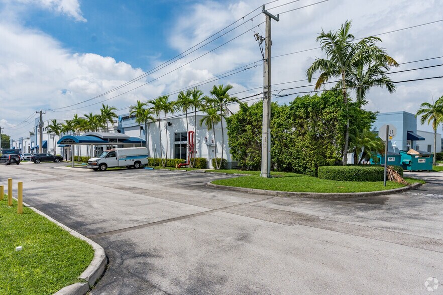 More Photos Of 9000 NW 15th St, Doral Warehouse For Lease