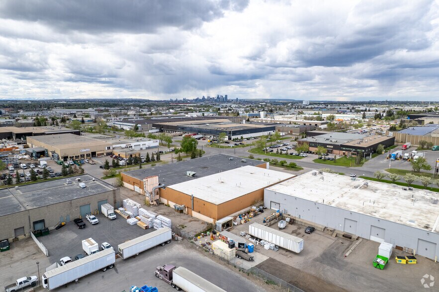 More Photos Of 4115 72nd Ave SE, Calgary Warehouse For Lease