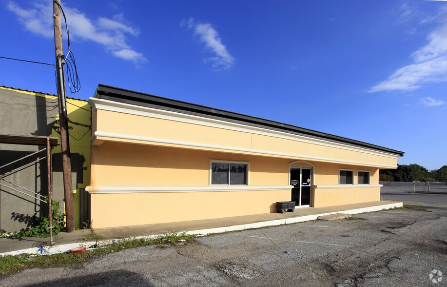 More Photos Of 1904 Hialeah Dr, Seabrook Light Manufacturing For Lease