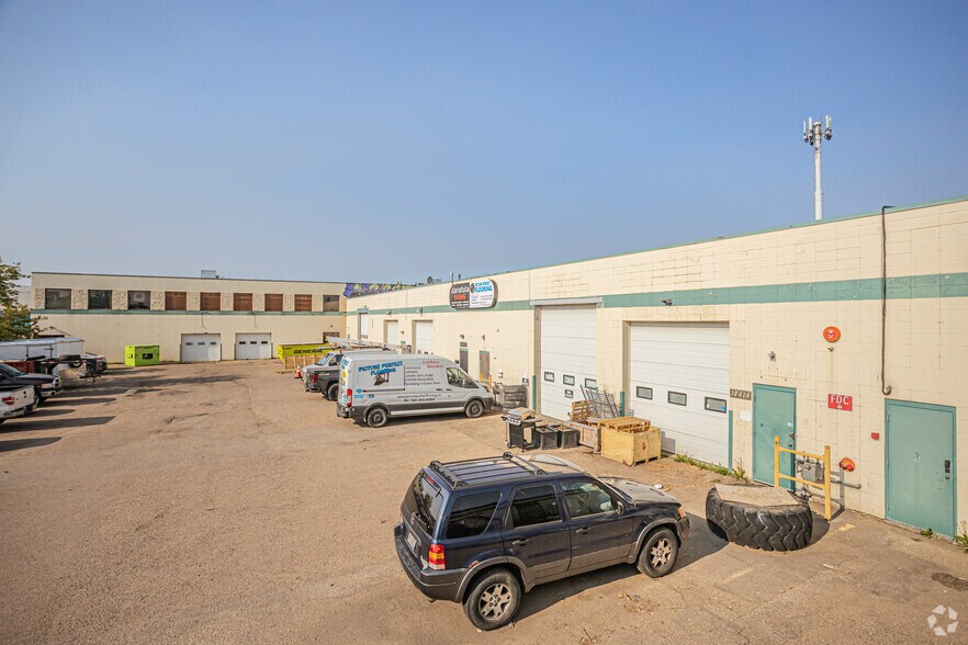 More Photos Of 14414-14430 118th Ave NW, Edmonton Warehouse For Lease