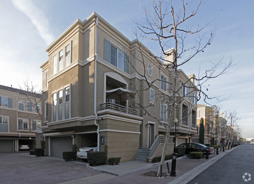 More Photos Of 31 E MacArthur Crescent Dr, Santa Ana Apartments For Lease