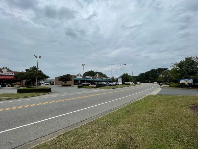 More Photos Of 1219-1221 Parkway Dr, Goldsboro Land For Sale