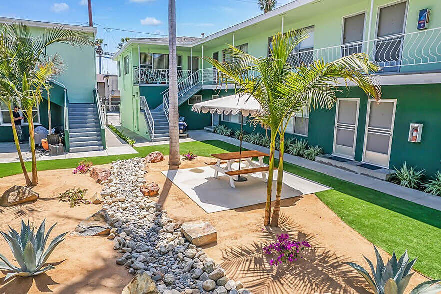 Primary Photo Of 1212 E 3rd St, Long Beach Apartments For Sale