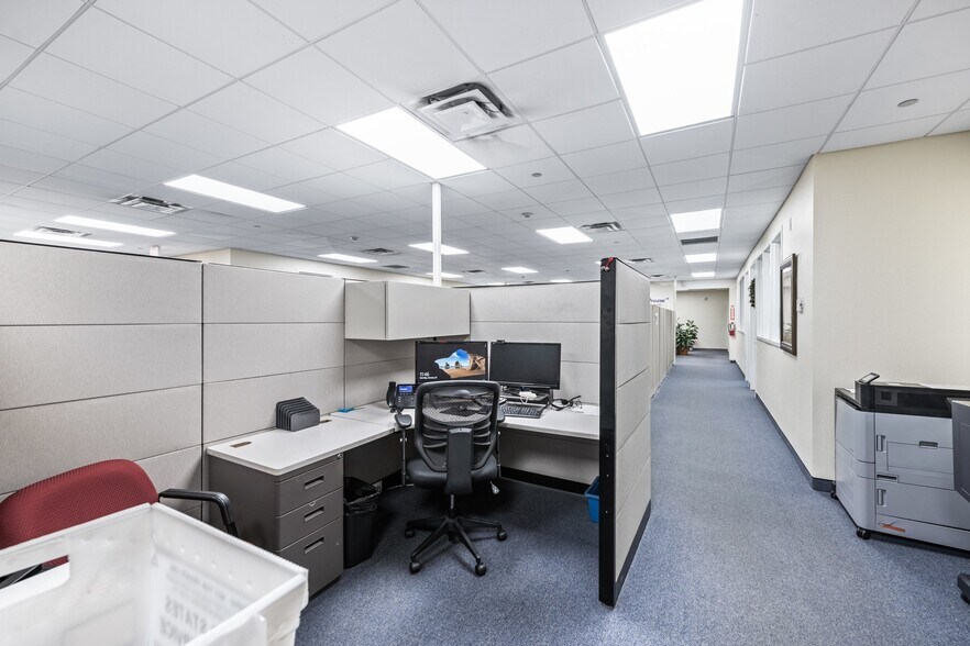 More Photos Of 6015 31st St E, Bradenton Office For Sale