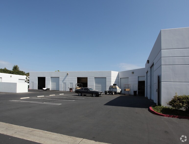 More Photos Of 1175 Park Center Dr, Vista Warehouse For Lease