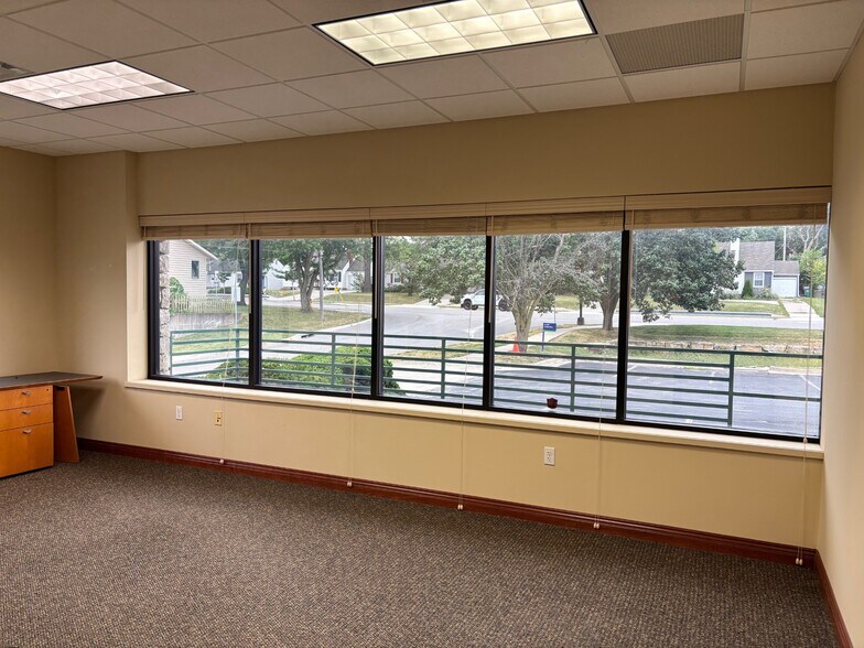 More Photos Of 5125 Roe Blvd, Mission Office For Sale