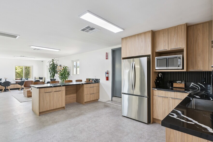 More Photos Of 207 N Victory Blvd, Burbank Office For Lease