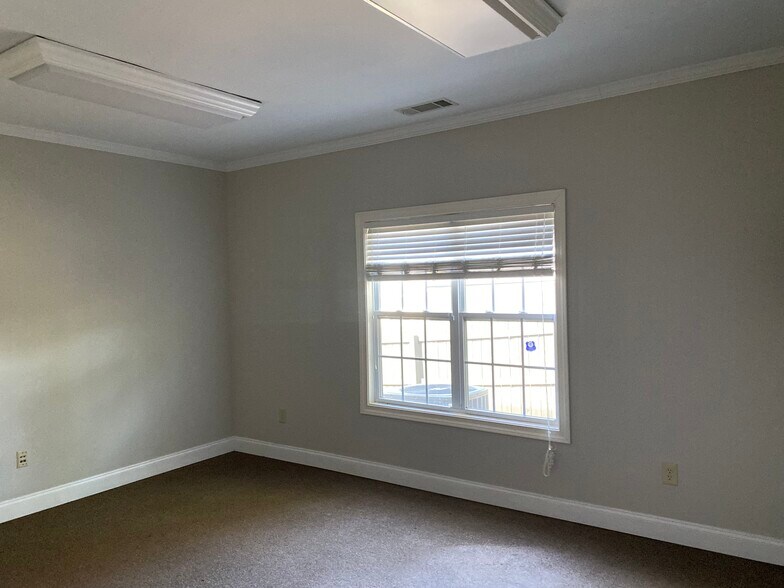 More Photos Of 5655 Lake Acworth Dr NW, Acworth Medical For Lease