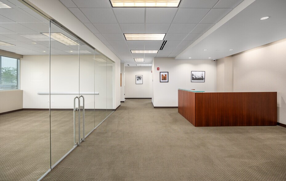 More Photos Of 1600 N Randall Rd, Elgin Medical For Lease