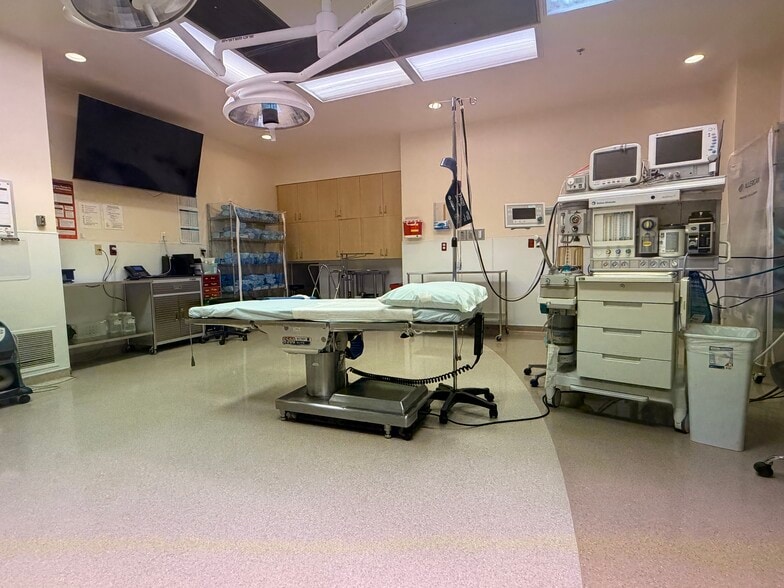 More Photos Of 13619-13627 Big Bend Rd, Saint Louis Medical For Sale