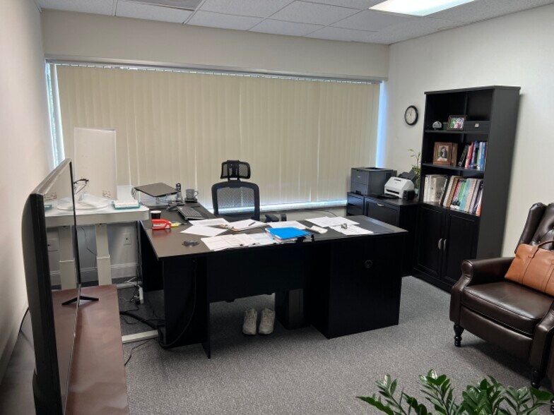 More Photos Of 1877 Orchard Lake Rd, Sylvan Lake Medical For Sale