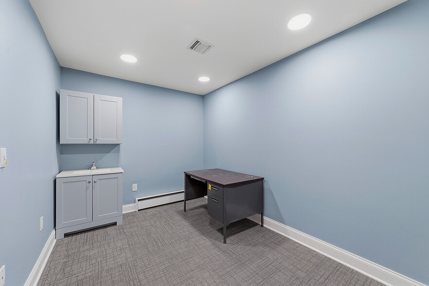More Photos Of 333 Spotswood Englishtown Rd, Monroe Township Medical For Sale