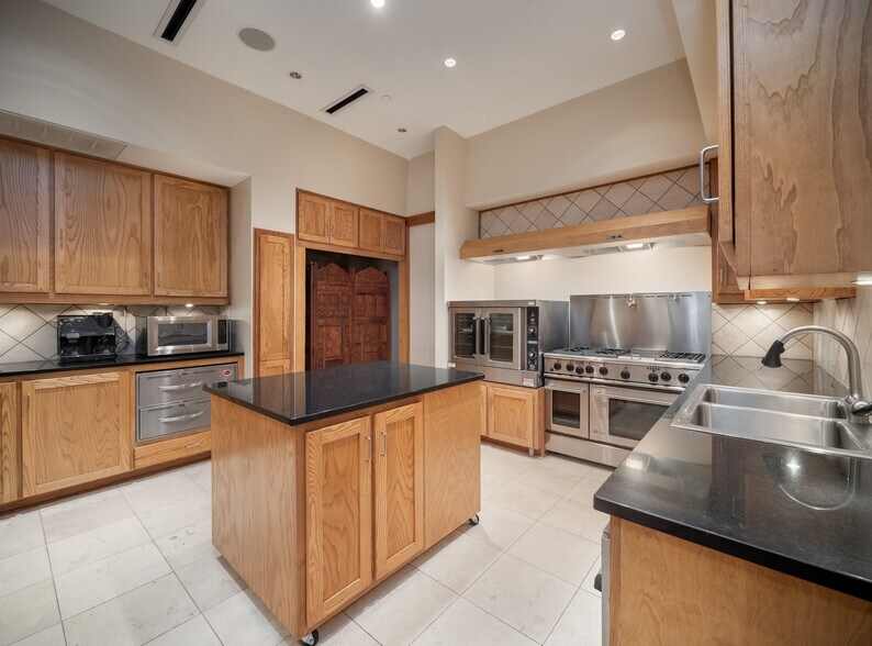 More Photos Of 805 N Congress Ave, Austin Storefront Retail Residential For Sale