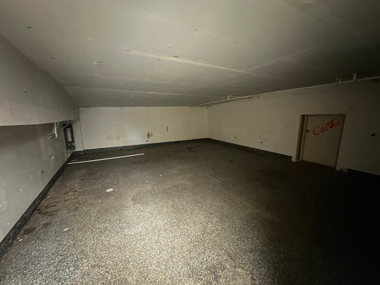 More Photos Of 8000-8010 Wheatland Ave, Sun Valley Manufacturing For Sale