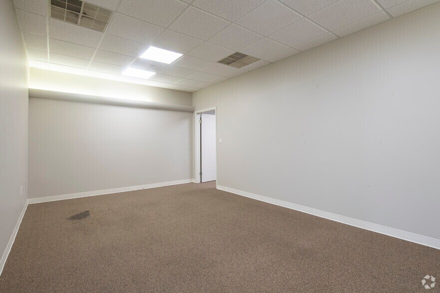 More Photos Of 1671-1691 Center Point Pky, Birmingham Unknown For Lease