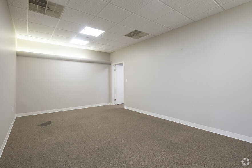 More Photos Of 1671-1691 Center Point Pky, Birmingham Unknown For Lease