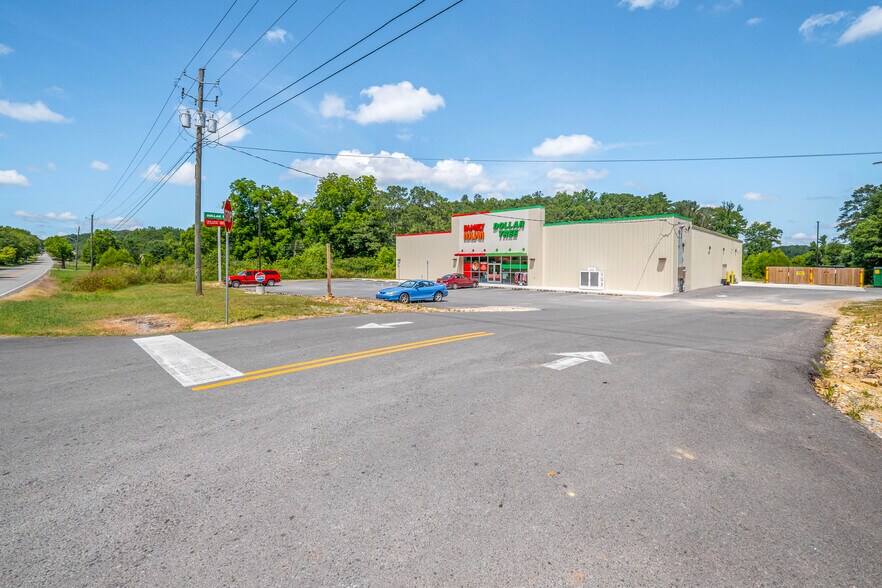 More Photos Of 3200 Main St, Altoona Storefront For Sale