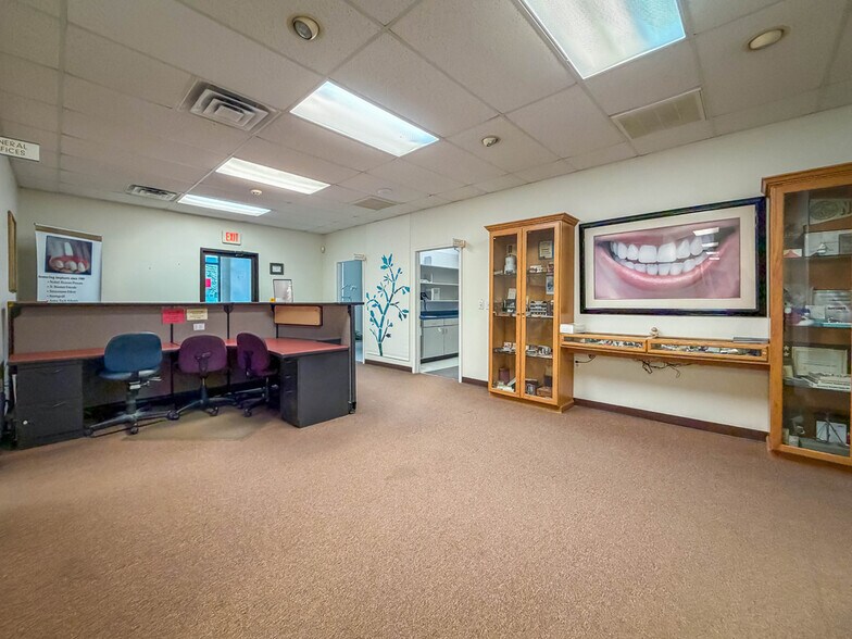 More Photos Of 155 Bradford Dr, Berlin Medical For Sale