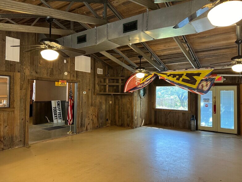 More Photos Of 18645 FM 1431, Jonestown Restaurant For Sale