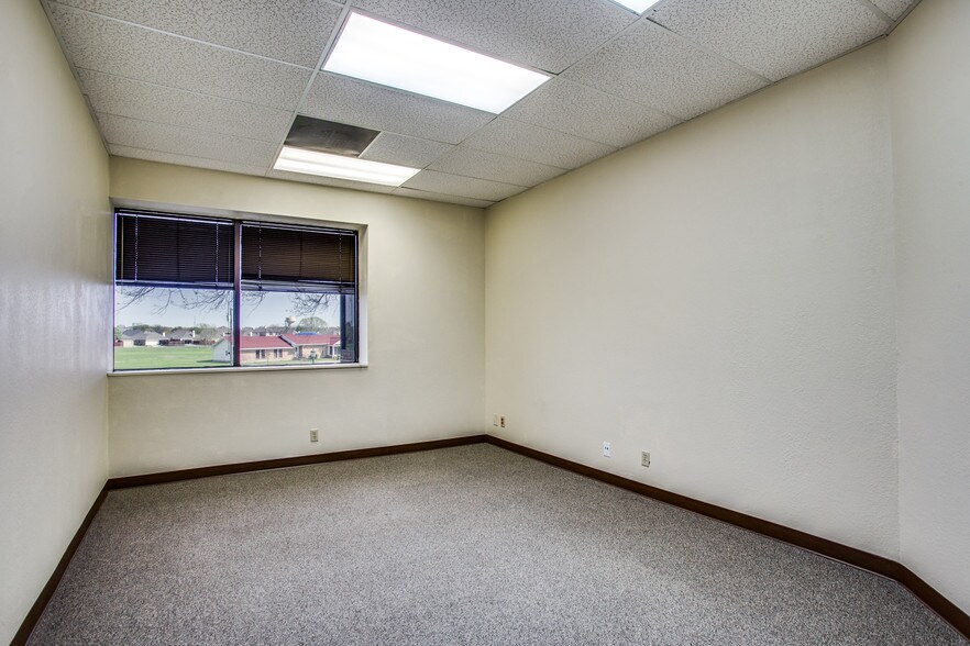 More Photos Of 6600 Paige Rd, The Colony Office For Lease