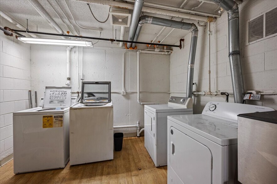 More Photos Of 928 W Hillcrest Dr, Dekalb Sorority Fraternity House For Sale