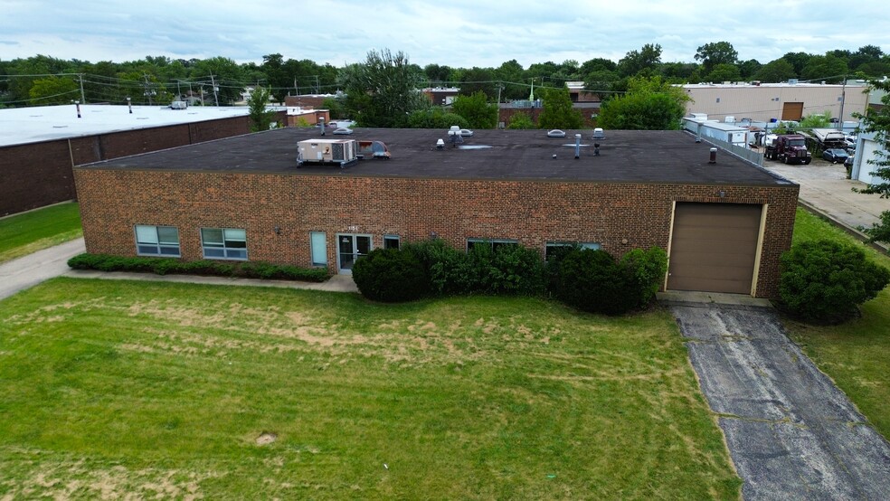 Primary Photo Of 115 E University Dr, Arlington Heights Warehouse For Lease