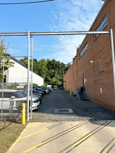 More Photos Of 3000 V St NE, Washington Warehouse For Lease