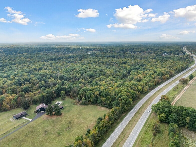 More Photos Of 550 Warner rd, Vienna Specialty For Sale
