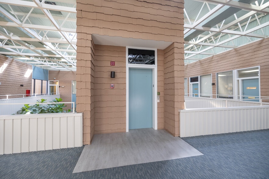 More Photos Of 3925 N I-10 Service Rd, Metairie Office For Lease