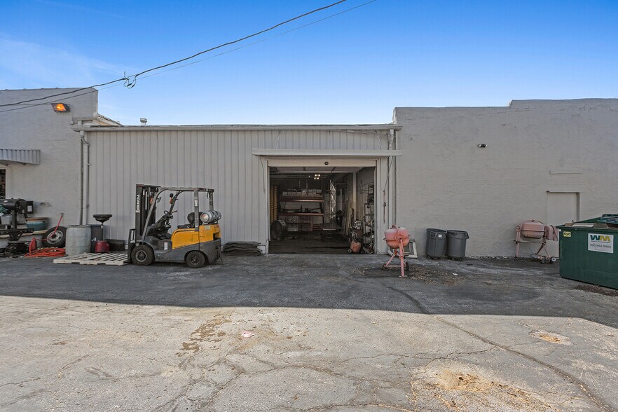 More Photos Of 814 Brooklyn Ave, Kansas City Warehouse For Sale