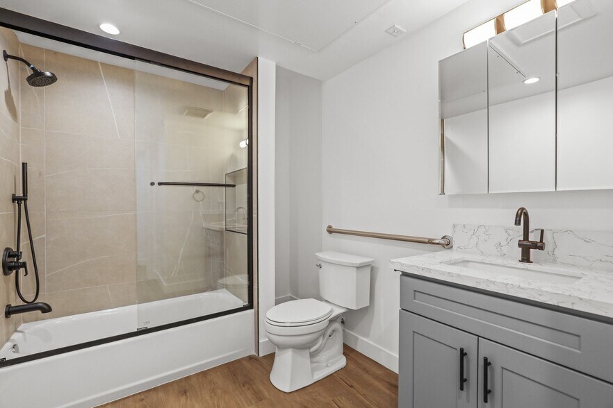 More Photos Of 2001 Penmar Ave, Venice Apartments For Sale