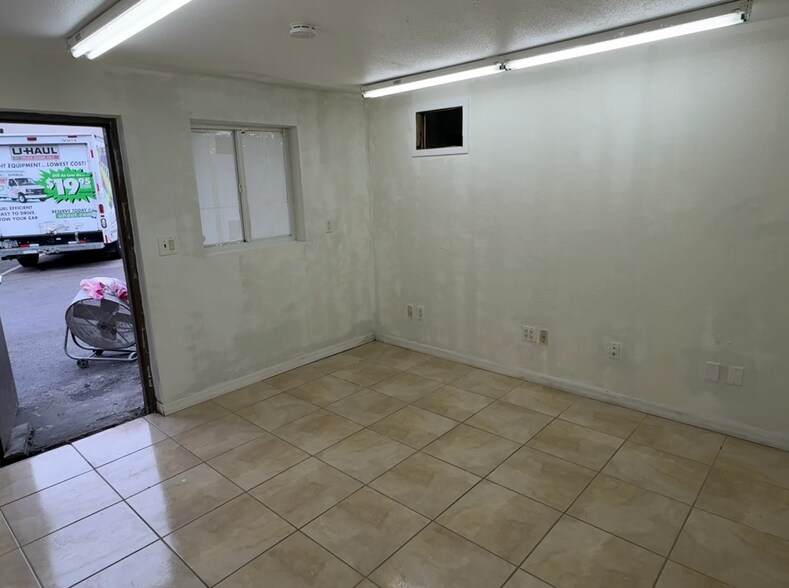 More Photos Of 7004-7018 SW 4th St, Miami Warehouse For Lease