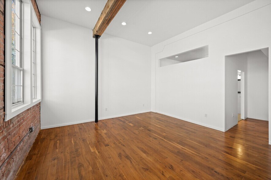 More Photos Of 623-627 S State St, Salt Lake City Storefront Retail Office For Lease