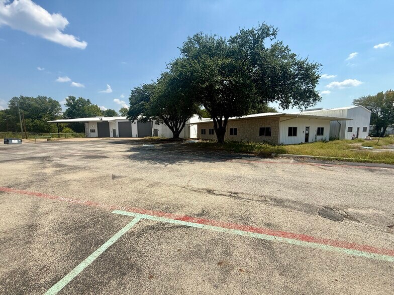 Primary Photo Of 2005 Tile Factory Rd, Palestine Manufacturing For Lease