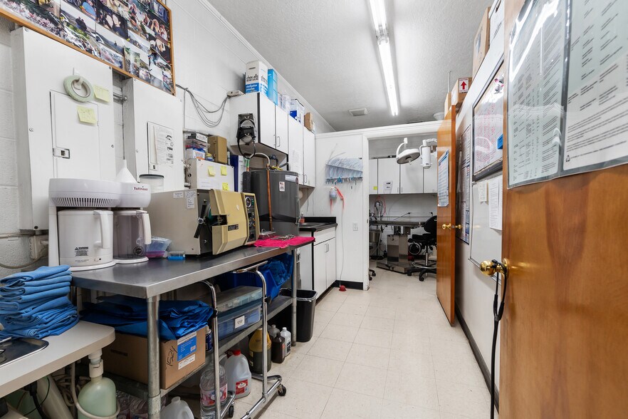 More Photos Of 208 S Washington Blvd, Ogden General Retail For Sale